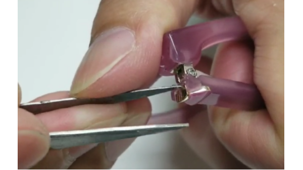 镜框板材粘镀锌件KJ-1406快干胶应用案例