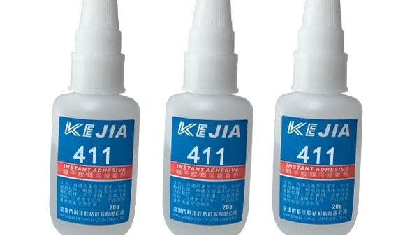 小面积塑料粘磁铁就用金属粘塑料快干胶可瞬间牢固粘接